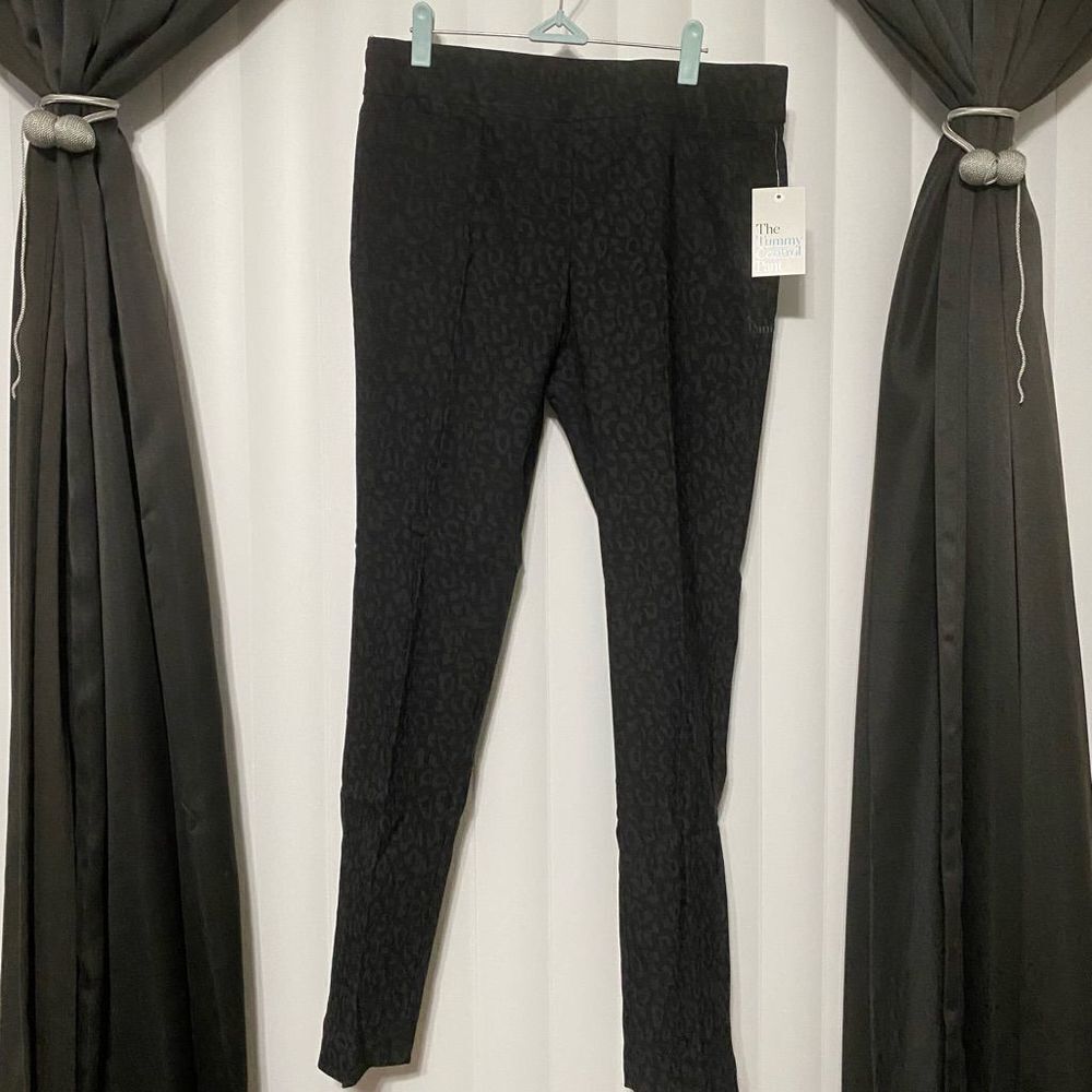 Croft & barrow millennium Tummy control pull on Black Leopard pants -Womans